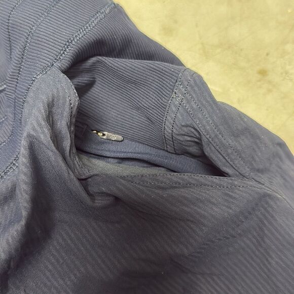 LULULEMON Navy Jogger Pants - Size 8 - Never Worn Drawstring Pant - Cuffed Ankle - Picture 3 of 3